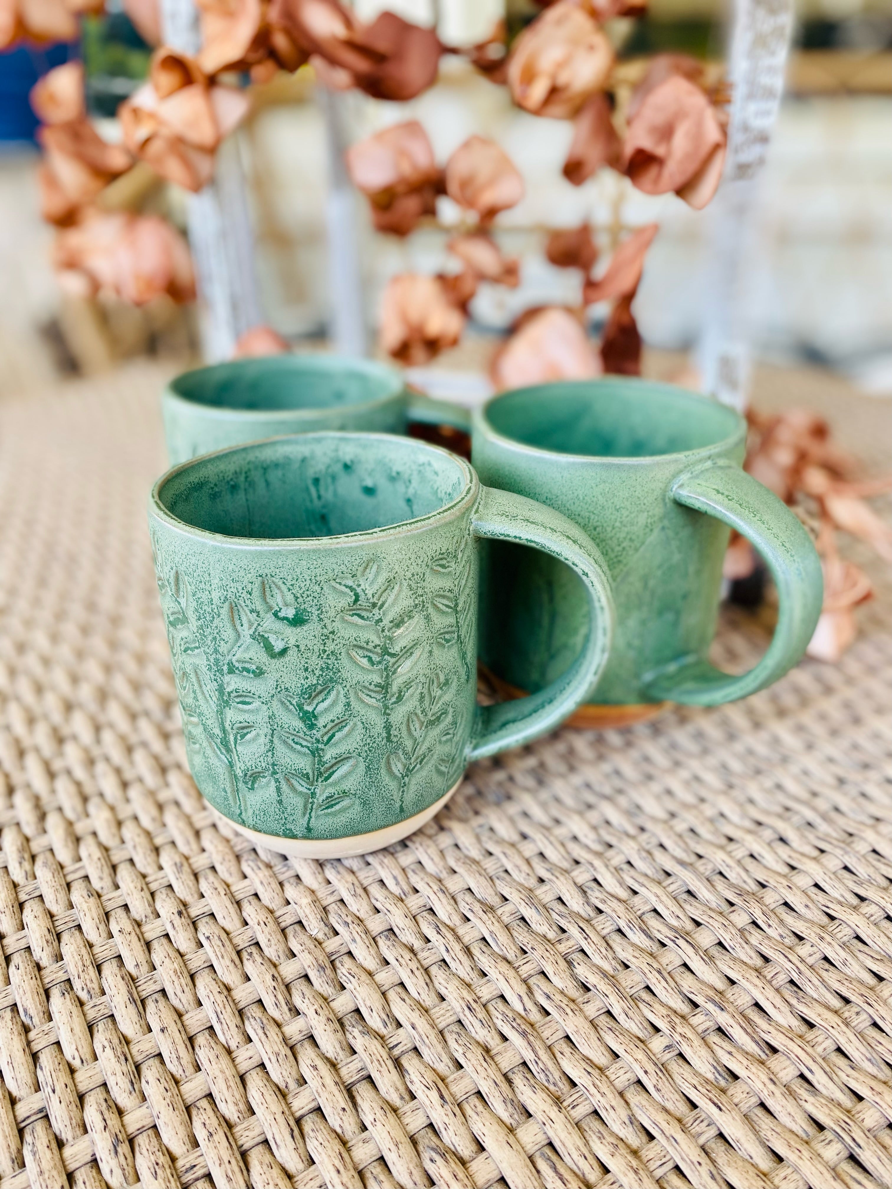 MAGPIE STONEWARE MUG