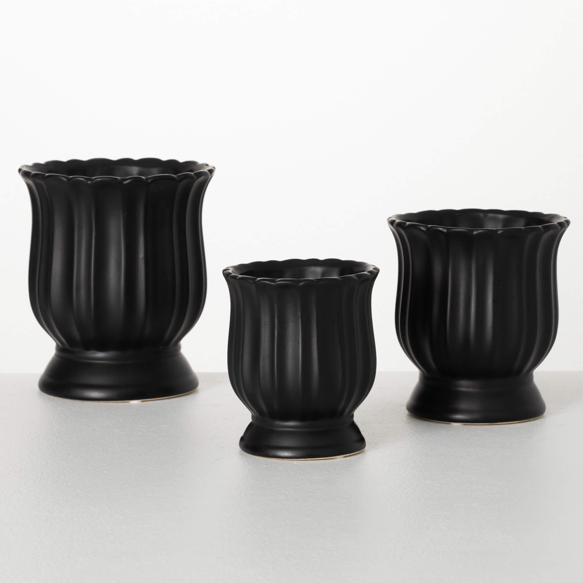 Matte Black Scalloped Planter