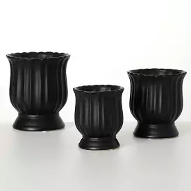 Matte Black Scalloped Planter